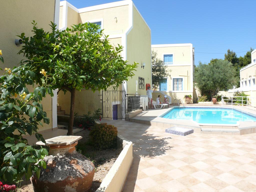 Esperides Maisonettes Agia Marina  Exteriör bild