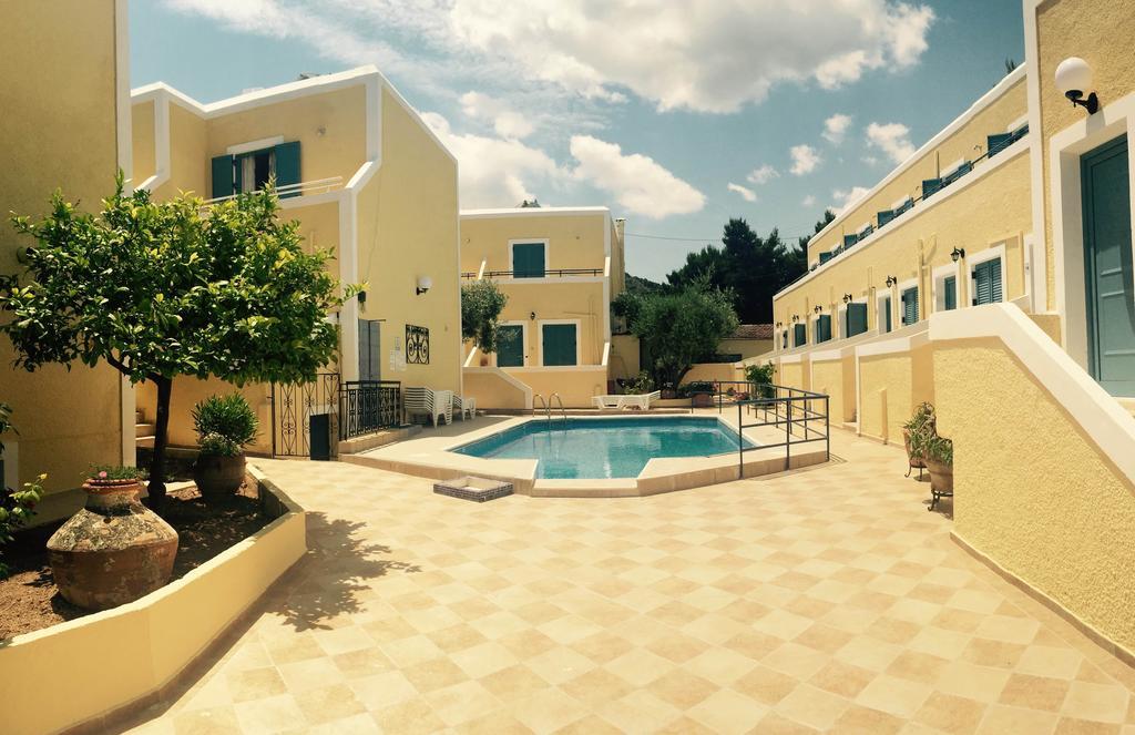 Esperides Maisonettes Agia Marina  Exteriör bild