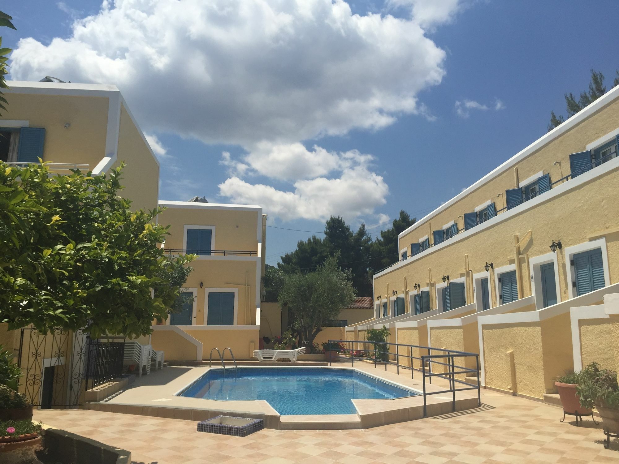 Esperides Maisonettes Agia Marina  Exteriör bild
